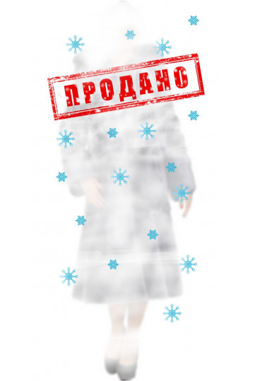 Удлиненная шуба из мутона с расширенным подолом цвета голубой норки